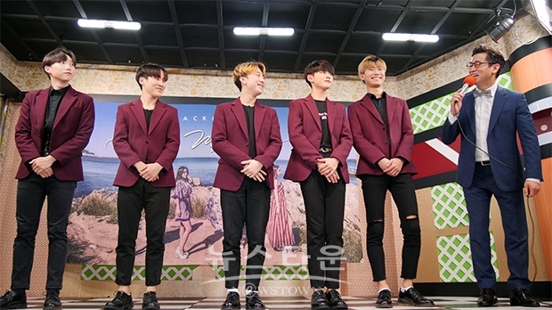 블랙바니 쇼케이스 축하무대에 오른 5인조 보이그룹 엘리트(ELITE)