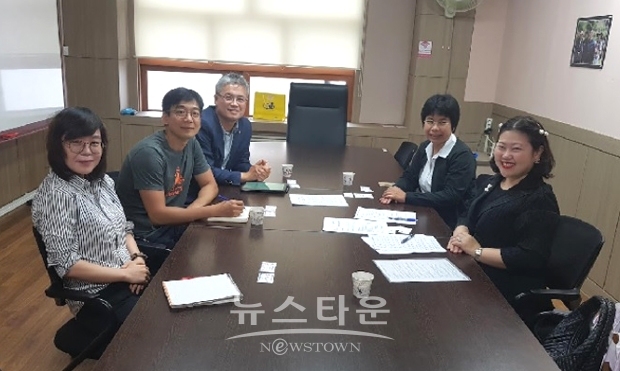 지난 6월 7일 세종사이버대학교 무방관 회의실에서 세종사이버대 김상범 기획처장, 박동욱 기획팀장, 강지선 국제담당자와 태국 교육부에서 파견된 Thapanee Thammetar 교수, Jintavee Khlaisang 교수 등이 태국 현지 내 사이버대학교 설립 관련 업무 협의를 진행했다.