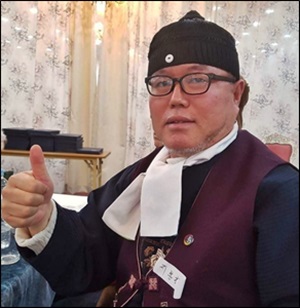 백운 지봉학 시인의 모습