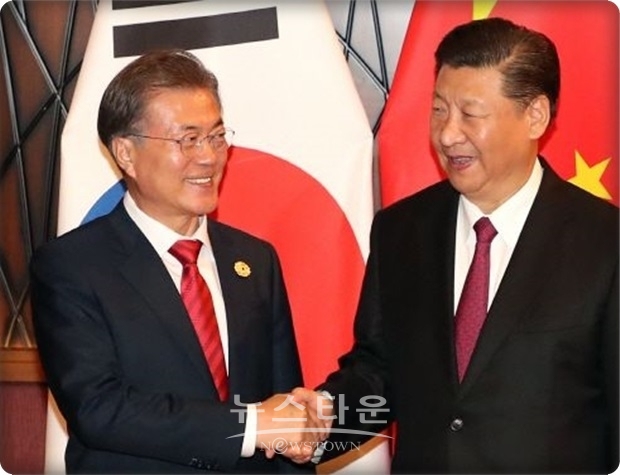 문재인 대통령은 이 같은 시진핑 주석의 발언에 대해, “시진핑 주석과 김정은 위원장의 회담, 미-북 친서 교환 등이 미-북 대화의 모멘텀을 높였다고 생각한다면서, 미국과 북한 사이의 조속한 대화가 이뤄지길 희망한다”고 말했다.