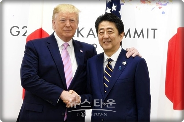 미일 정상회담에서 아베 총리는 빈번한 미일정상의 왕래는 굳건한 미일동맹의 징표라고 말하고, 트럼프 대통령의 새로운 ‘레이와(令和)’ 첫해에 국빈 방문은 역사적인 일이었으며, 다시 한 번 감사한다“고 말했다. 트럼프 대통령은 ”다시 일본에 왔는데 정말 훌륭한 방문이었다“면서 ”오늘은 무역, 군사, 방위장비품의 구입에 대해 협의하고 싶다“고 응했다.