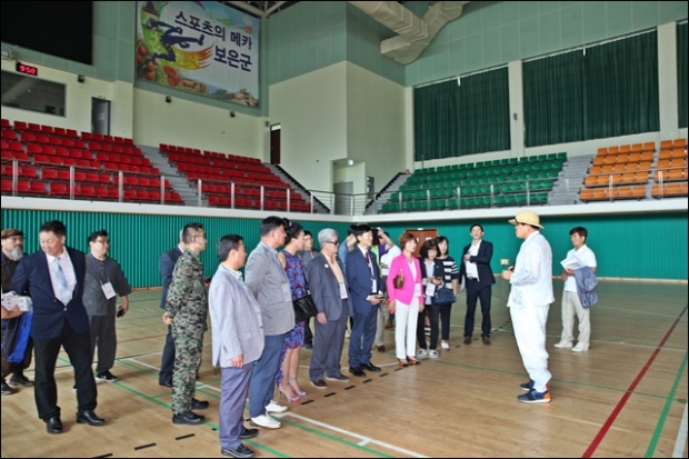 보은국제무예올림피아드가 열릴 보은국민체육센터에서 대회내용을 설명하고 있다.