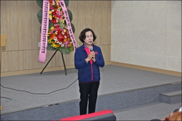 권옥란 보은국제무예올림피아드 조직위 부위원장이 인사하고 있다.