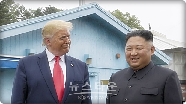 북한이 바락 오바마 대통령 재임 시에는 핵실험을 하고 미사일을 발사했다고 덧붙이면서, “오바마 전 대통령이 재임 시절 김 위원장에게 거듭 만나자고 했지만 김 위원장이 거절했다”고 밝혔다.