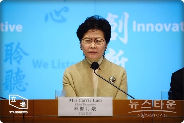 지금 캐리 람 장관이 그만두거나 한다면 그것은 홍콩 및 국제사회에 대해 세계 최대의 일당 지배 국가이자 세계 최대의 독재국가인 중국이 대중 여론의 압력에 굴복했다는 강력한 신호를 보내는 것이어서, 사임의사를 밝힌다 해도 상황이 중국 공산당에 유리하다고 판단하기 전까지는 사임을 받아들이지 않을 것이다.