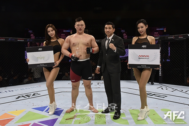AFC 10_3경기 강지원 승리사진(김봉주 매니아그룹 대표)