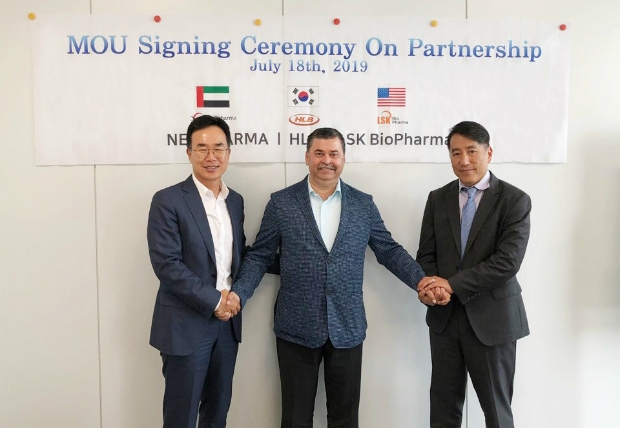 사진은 왼쪽부터 진양곤 HLB회장, N. Suresh Kumar Neophama COO, Alex Kim LSKB 부사장