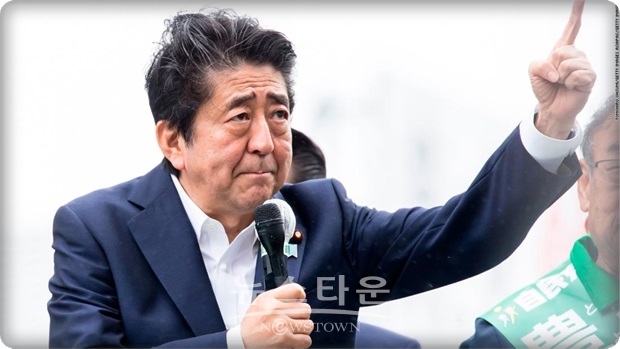 자민당직 인사에서는 니카이 도시히로(二階俊博) 간사장과 포스트 아베를 지향하는 기시다 후미오(岸田文雄) 정조회장 등의 처우가 주목된다.