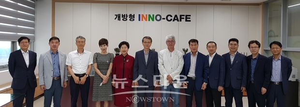 충남테크노파크가 7월 23일 종합지원관 1층 이노카페에서 개방형 이노카페 개소식을 갖고 본격 업무에 들어갔다.
