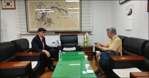 윤석경지부장과의 인터뷰 모습