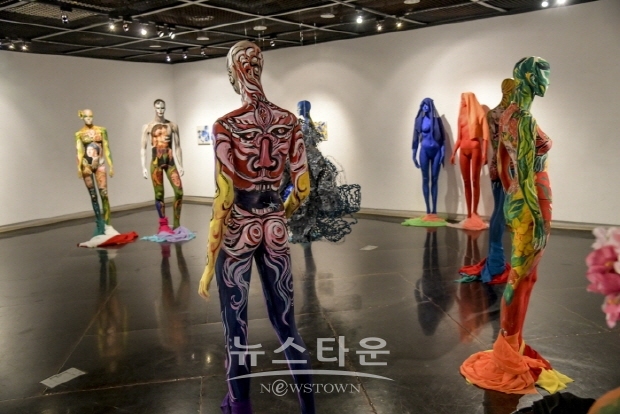 서원대학교 안영나 교수의 바디페인팅 메이크업 쇼-색채와 인간의 뷰티아트쇼(김한정 기자)