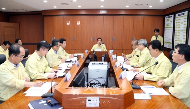 충주시가 제8호 태풍 ‘프란시스코(FRANCIOS)’의 한반도 상륙에 따른 피해 최소화 및 폭염대비 긴급대책회의를 가졌다.
