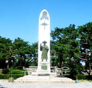 솔뫼성지 김대건 신부 동상
