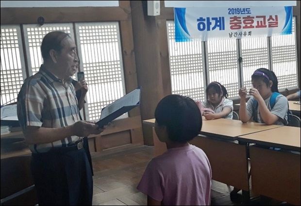 수료증을 수요하고 있다.