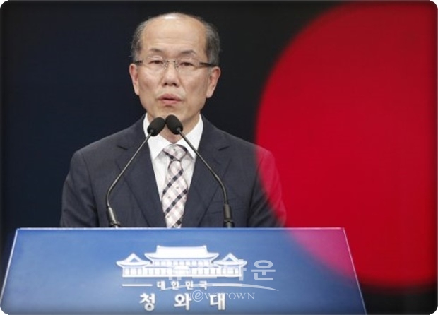 22일 오후 한일군사정보보호협정(GSOMIA, 지소미아)의 파기 결정을 발표하는 김유근 국가안보실 1차장