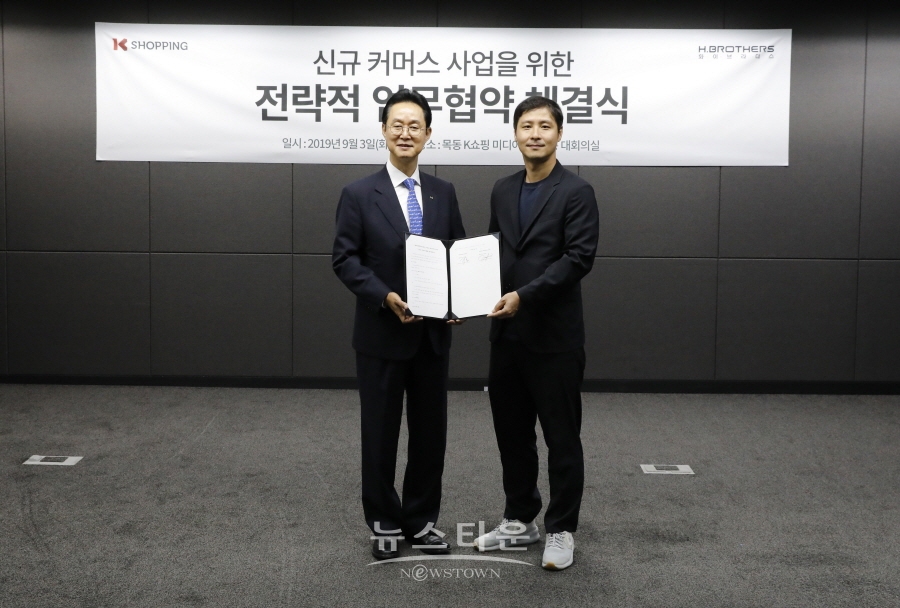 KTH 김철수 대표(왼쪽)과 화이브라더스코리아 지승범 대표(오른쪽).