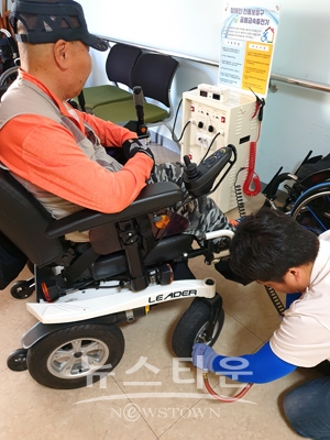 장애인전동보장구 공용충전기
