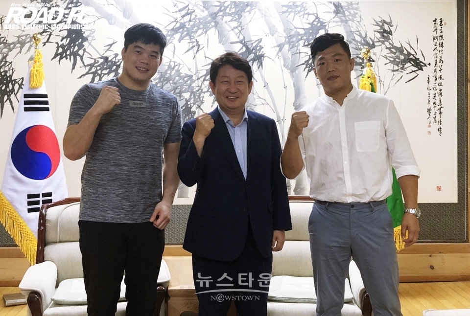 김대환 대표 권영진 시장 서보국 관장