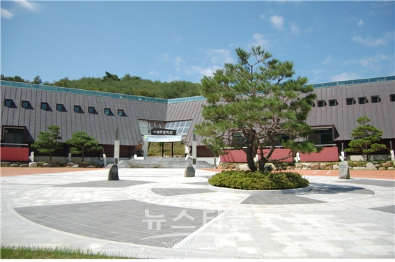 이병주 문학관 전경