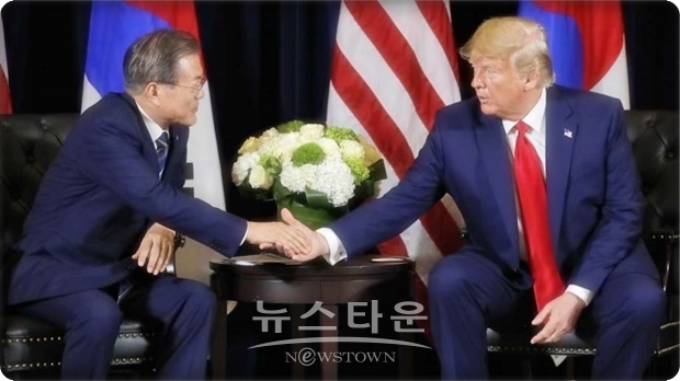 트럼프 대통령은 “(북한 외에도) 많은 국가가 단거리 미사일 보유하고 있다. 그러나 이와 관련해 문 대통령과 논의할 것”이라며 “북한의 단거리 미사일 발사를 특별하게 생각하지 않는다”고 강조했다.
