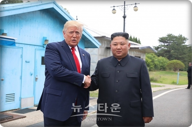 김정은의 호전적인 제스처와 트럼프의 내년도 대선 일정이 어떤 조화를 이룰지 지금으로서는 점치기 어렵지만, 김정은이 끝내 굴욕감을 느낄 경우에는 트럼프와의 ‘케미 놀이’가 마감되면서 상황은 매우 악화될 것으로 보인다.