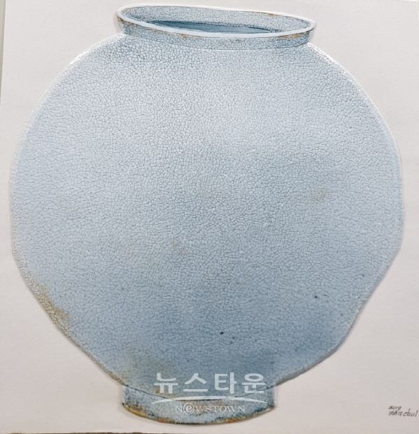 오만철 작가, 한국적 전통미 자랑하는 “달항아리를 향유하다” 개인전 개최(김한정 기자)