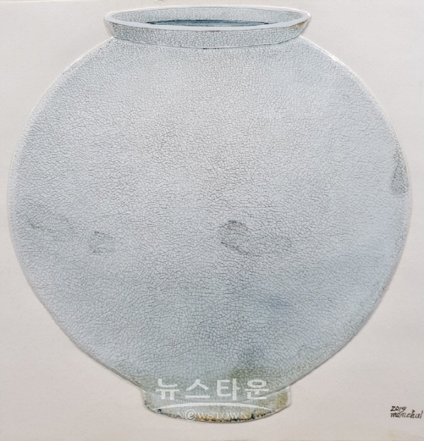 오만철 작가, 한국적 전통미 자랑하는 “달항아리를 향유하다” 개인전 개최(김한정 기자)