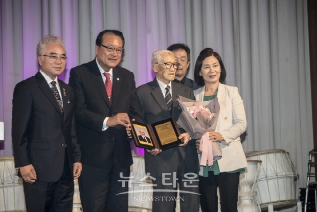 제13회 세계한인의 날 기념 순국선열, 애국지사 후손 대상 시상식(김한정 기자)