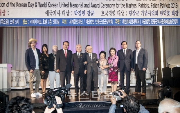 제13회 세계한인의 날 기념 순국선열, 애국지사 후손 대상 시상식(김한정 기자)