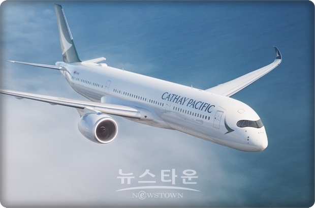 중신은행(中信銀行, CITIC) 등 국유기업의 일부는 사원들에게 캐세이 패시픽을 이용하지 말도록 통보했다. 중국의 국영 매체의 보도나 중국 본토의 SNS를 통한 정보 발신도 캐세이를 공격하는 내용이 속속 올라와 퍼지고 있다.