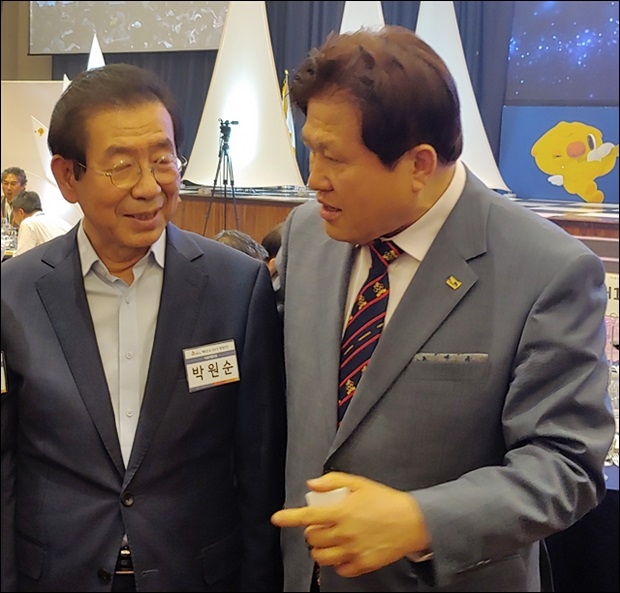 2032년 '서울-평양공동올림픽‘을 추진하는 박원순 서울시장과 오노균 국기원장 후보가 만났다.