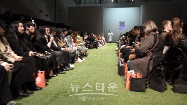 박민선, 변혜정 디자이너의 랑앤루(LANG&LU) 컬렉션(김한정 기자)