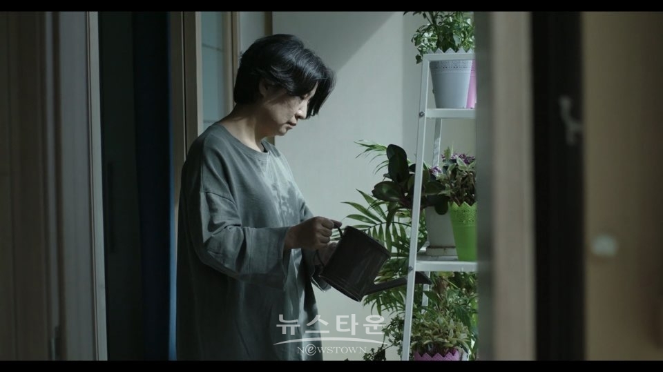신진 감독들의 잠재성이 돋보이는 “뉴필름메이커”, 화분 Flowerpot Korea | 2019 | 18'25" | Color | Fiction Director_이지우 LEE Ji-woo
