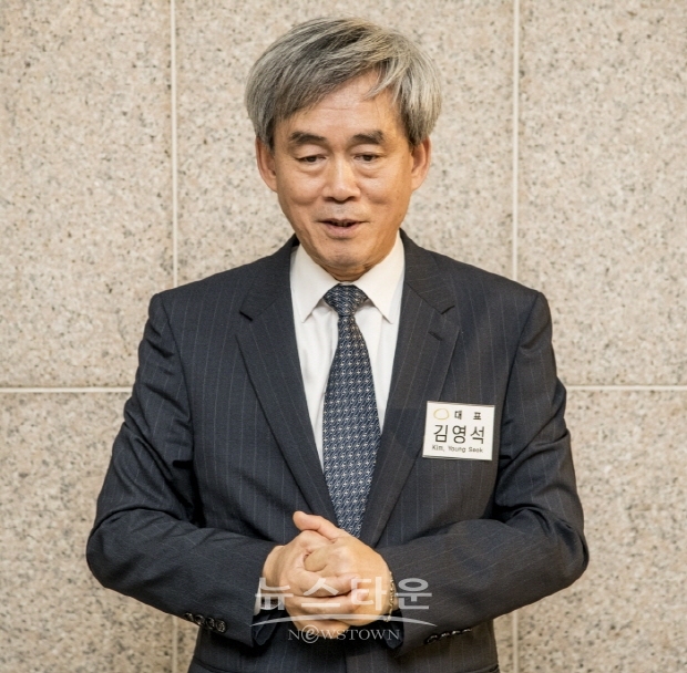 2019 한국구상대제전 ‘김영석 마니프조직위원회 대표’에 공로패 증정(김한정 기자)