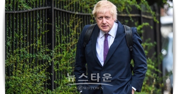 지난주 제시된 보리스 존슨 총리(위 사진)의 안(案)을 근거로 조사회사인 “바뀌는 유럽속의 UK(The U.K. in a Changing Europe)"가 시산한 결과, EU 잔류의 경우에 비해 영국 국민 1인 당 소득은 중기적으로 6%,. 연간 2000파운드(약 304만 4,380 원)상당이 감소되는 것으로 나타났다.