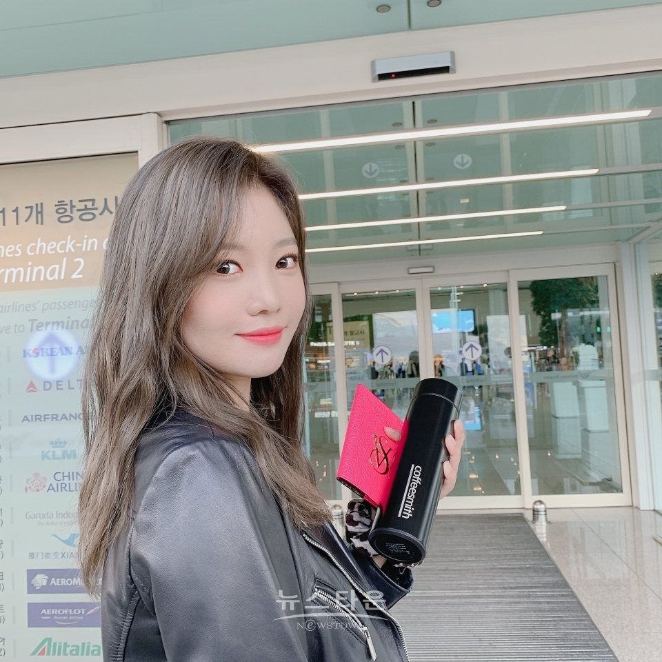 가수 추화정 공항패션 / 고득용기자 ⓒ뉴스타운