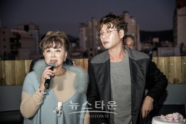 장미화 아들 김형준 ‘로즈 엔터테인먼트’ 오픈행사(김한정 기자)