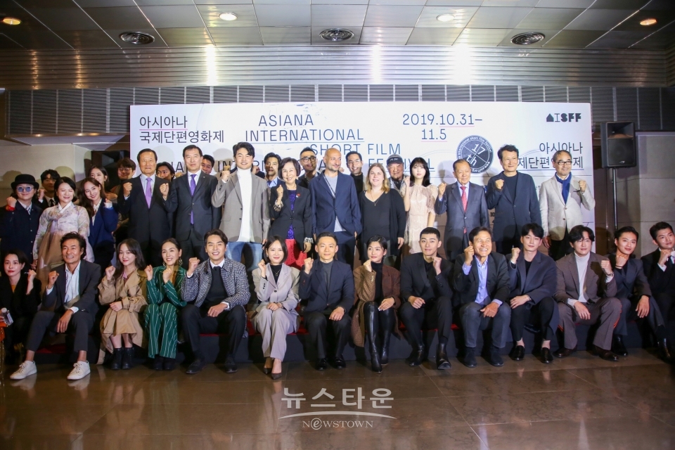 경쟁 부문 감독 단체 사진 / 고득용기자 ⓒ뉴스타운
