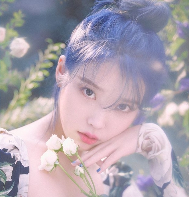 (사진 : 아이유 인스타그램)