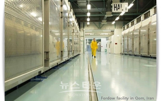 이란의 원자력청(AEOI, Atomic Energy Organization) 은 7일 포르도에 위치한 원심분리기에 육(六)불화 우라늄 가스(Uranium gas, UF6)의 주입을 개시했다는 성명을 냈다. 이 가스를 주입해 원심분리기를 가동하면, 천연에는 존재하지 않는 핵분열하기 쉬운 우라늄을 추출할 수 있고, 농축도가 90%에 이르면, 핵무기로의 전용이 가능해진다.