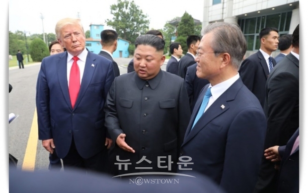 북한 김정은 위원장의 설정해 놓은 연말이 가까워지면서 초조감과 뒷배라 할 중국의 보살핌으로 연명을 해가는 김정은이 최근 한국, 미국, 일본 3국을 거의 동시에 맹비난을 퍼붓고 있다. 과연 시간은 트럼프와 김정은, 그 누구의 편일까?