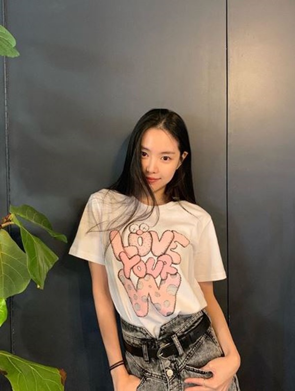 (사진: 손나은 인스타그램)