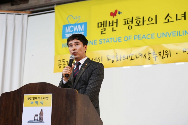 제막식에서 기념사를 하고 있는 서철모 화성시장