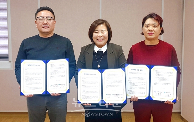 정신응급대응 협약. 사진)왼쪽부터 천안희망병원 이규용 행정국장, 이인숙 보건소장, 홍성한국병원 문향자 기획실장