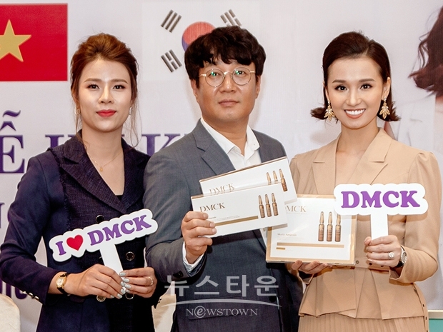 DMCK가 지난 11월 16일 베트남 하노이에 위치한 그랜드 프라자 하노이 호텔에서 공식 론칭 행사를 진행했다. 베트남에서 주연급 TV 탤런트로 활동하고 있는 La Thanh Huyen과 브랜드 모델 계약식을 가졌다.