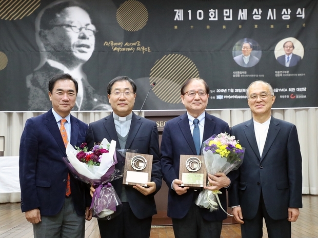 좌측부터 정장선 평택시장, 송경용 한국사회가치연대기금 이사장, 정윤재 한국학중앙연구원 명예교수, 강지원 민세안재홍선생기념사업회 회장