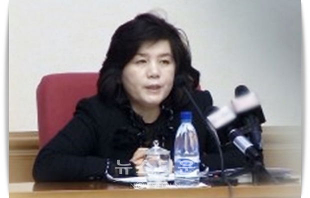 최선희 제 1부상(위 사진)은 이날 발표한 담화에서 “트럼프 대통령의 무력 사용 발언과 비유호칭이 즉흥적으로 불쑥 튀어나온 실언이었다면 다행이겠지만, 의도적으로 우리를 겨냥한 계획된 도발이라면 문제는 달라진다”고 말했다