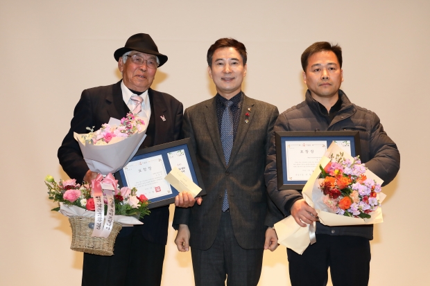 보훈가족의 날  유공자 시상시 기념촬영 모습