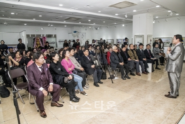 김충식 한국교육미술재단 설립기금 조성 특별전 ‘당신의 아름다운 이야기’(김한정 기자)