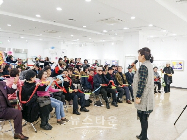 김충식 한국교육미술재단 설립기금 조성 특별전 ‘당신의 아름다운 이야기’(김한정 기자)